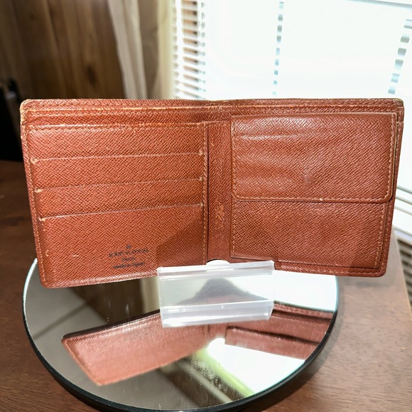 Louis Vuitton Men’s Bifold Monogram Wallet - Picture 12 of 16